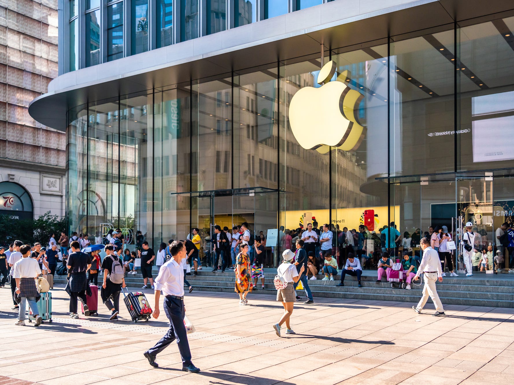 Why buying Apple stocks in 2020 is the right choice? InsideTechWorld